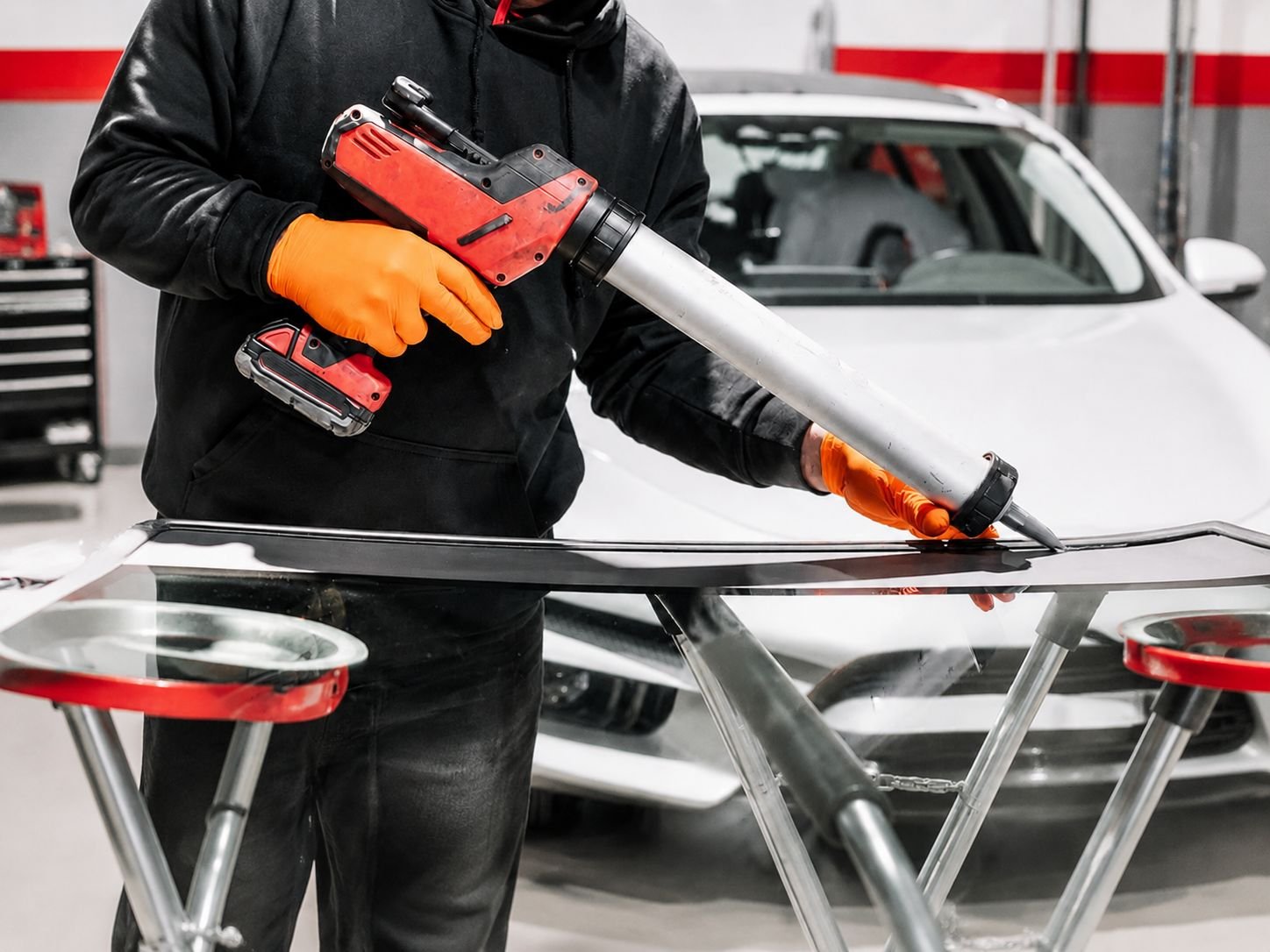 Applying polyurethane windshield adhesive using high-ratio caulking gun and triangular V-notch nozzle